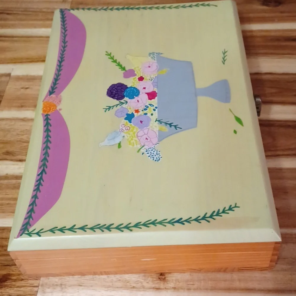Vintage Handmade Unique  Chunky Painted Flowers ExLarge Card Box With Cards